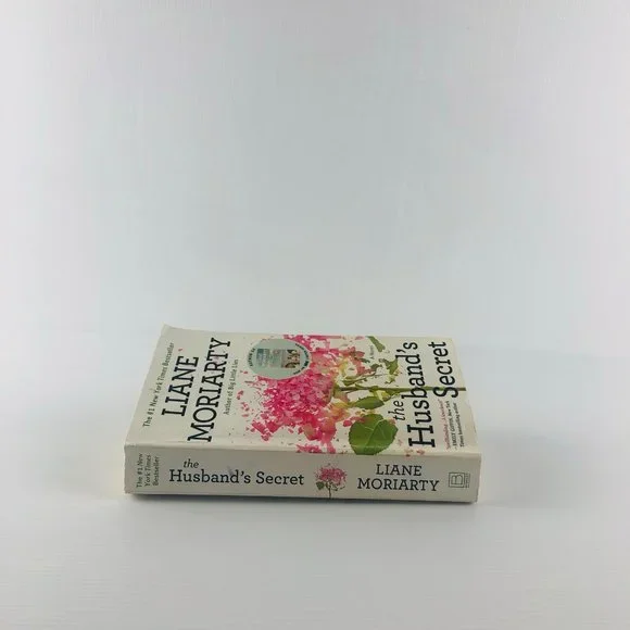 The Husband's Secret By Liane Moriarty Domestic Fiction Small Paperback Book - Picture 8 of 8